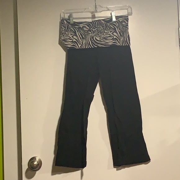 Zebra Print Capris Pants - Picture 2 of 5